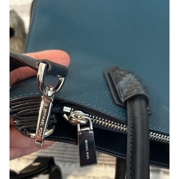 Michael Kors Pebbled Leather Accordion Tote Bag with removable cross body BEAUTY - Picture 13 of 16